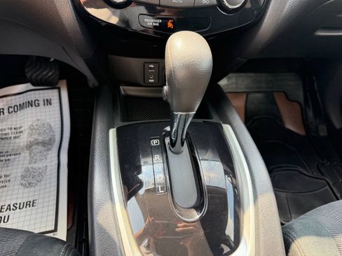 Used 2016 Nissan Rogue SV w/ SV Family Package AWD/4WD image 24