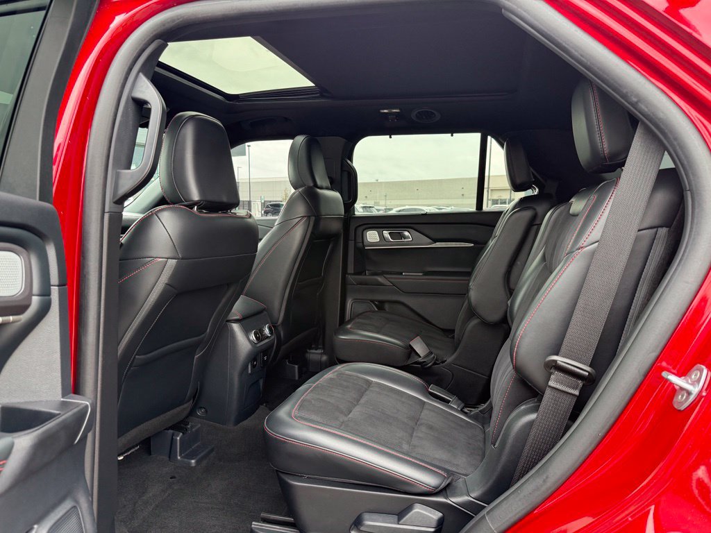 Used 2025 Ford Explorer ST AWD/4WD image 18