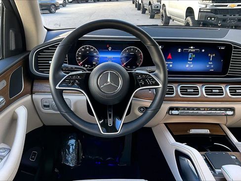 Used 2025 Mercedes-Benz GLE 350 4MATIC image 5