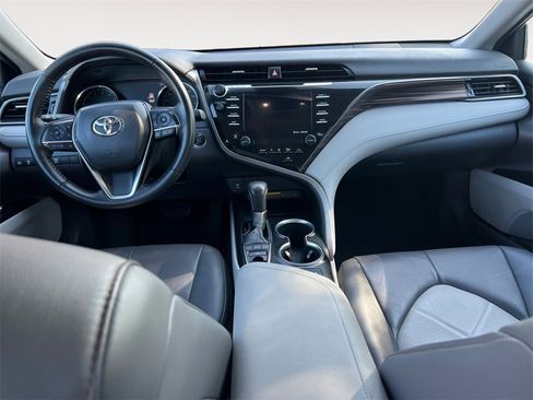 Used 2019 Toyota Camry XLE image 10