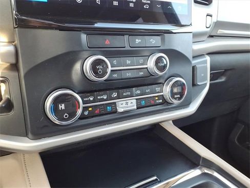 Certified 2023 Ford Expedition XLT image 23