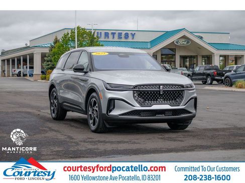 Used 2025 Lincoln Nautilus Premier w/ Jet Appearance Package AWD/4WD image 1