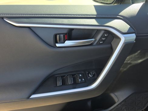 Used 2025 Toyota RAV4 Limited image 14