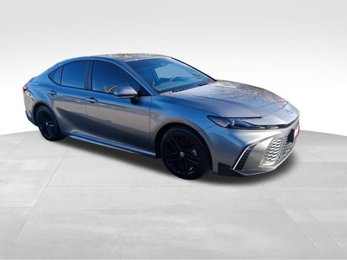 Used 2025 Toyota Camry SE w/ Convenience Package image 7