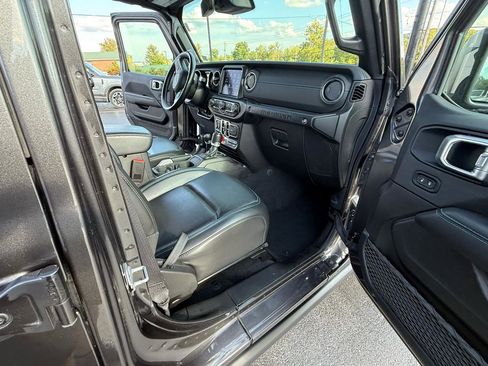 Used 2022 Jeep Wrangler Unlimited Rubicon 4xe w/ Dual Top Group AWD/4WD image 45