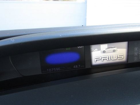 Used 2021 Toyota Prius XLE image 12