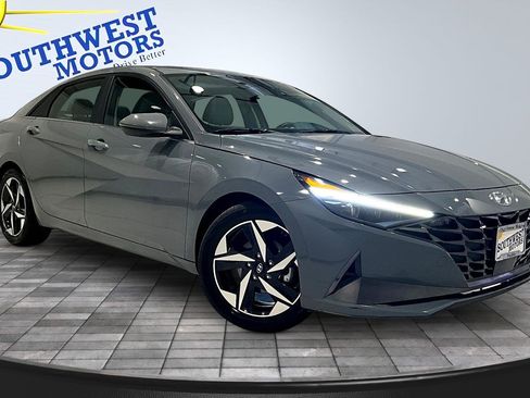 Used 2023 Hyundai Elantra Limited FWD image 3