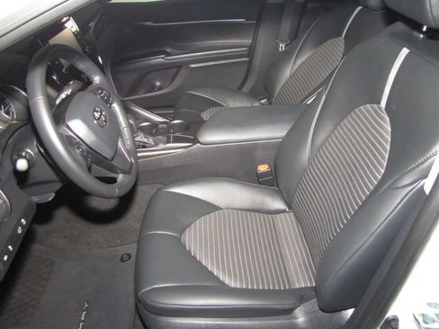 Used 2024 Toyota Camry SE FWD image 9