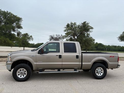 Used 2006 Ford F250 XLT AWD/4WD image 2