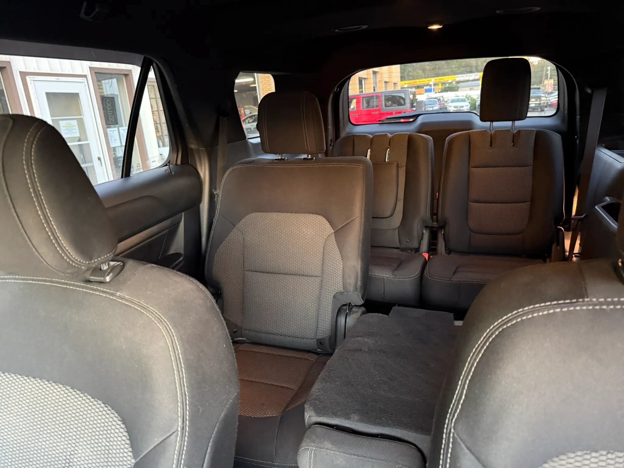 Used 2018 Ford Explorer XLT AWD/4WD image 16