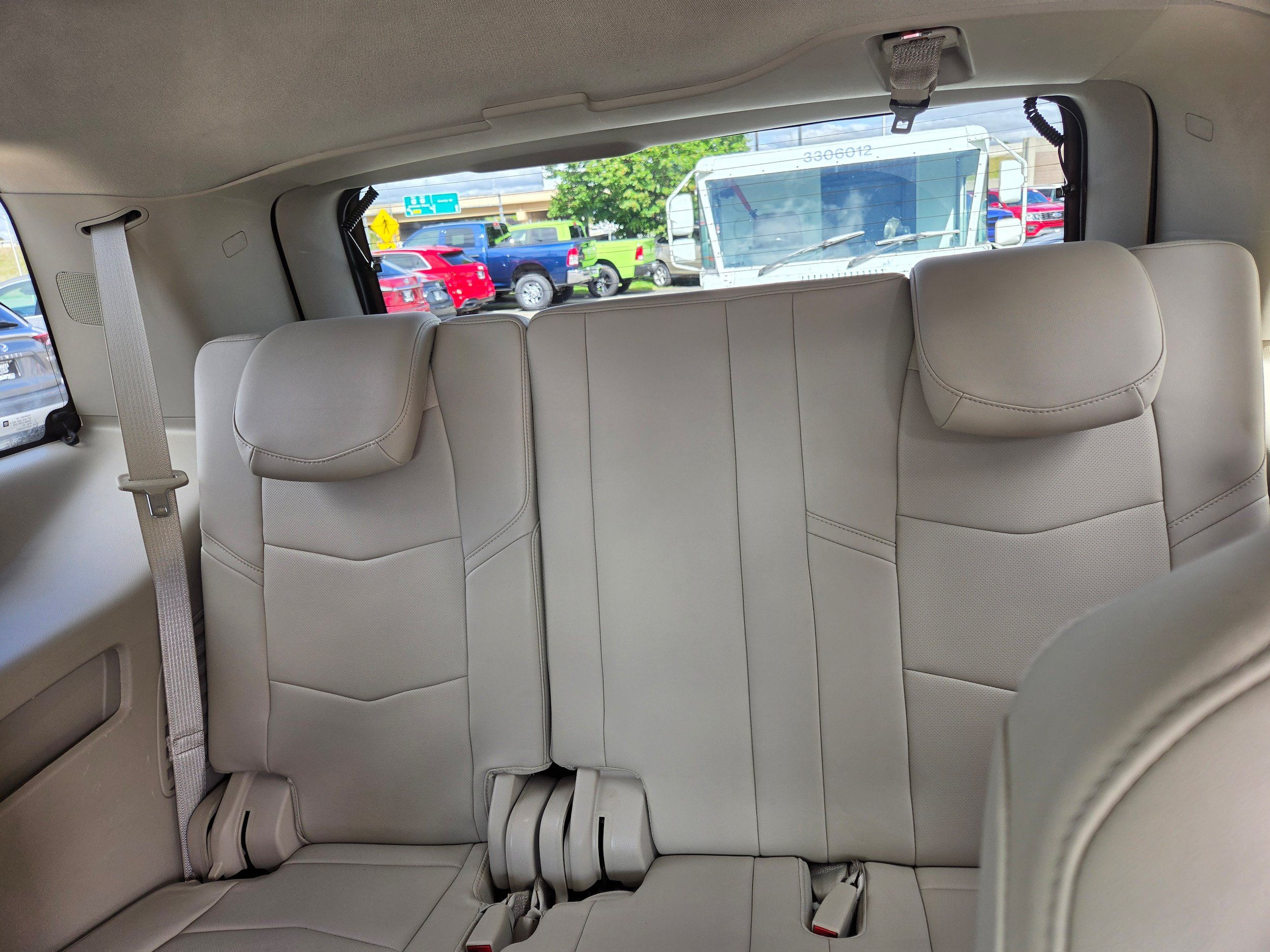Used 2017 Cadillac Escalade Luxury AWD/4WD image 7