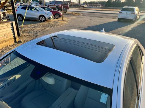 Used 2015 Mercedes-Benz E 350 4MATIC Sedan image 11