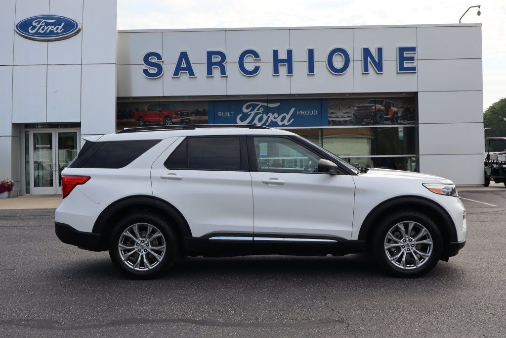 Used 2020 Ford Explorer XLT w/ Equipment Group 202A AWD/4WD image 2
