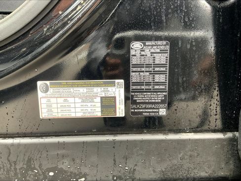 Used 2024 Land Rover Range Rover SV image 4