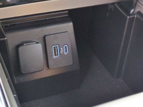 Used 2023 Ford Explorer XLT w/ Equipment Group 202A AWD/4WD image 30