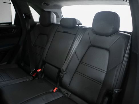 New 2026 Porsche Cayenne GTS image 39