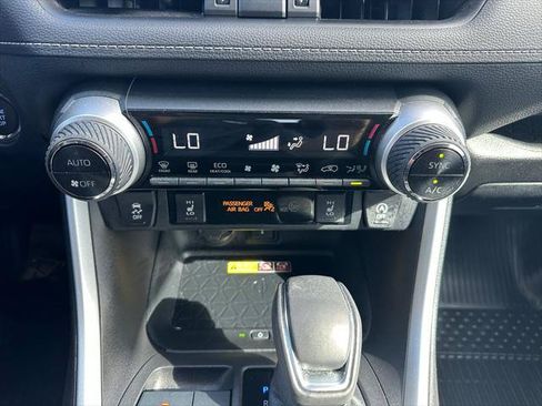 Certified 2022 Toyota RAV4 XLE Premium AWD/4WD image 18