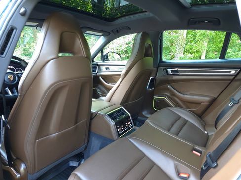 Used 2022 Porsche Panamera 4 Platinum Edition AWD/4WD image 14