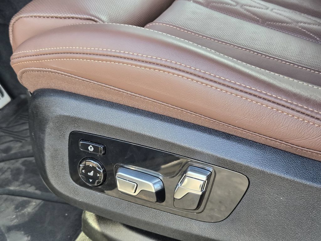 Certified 2025 BMW X7 M60i AWD/4WD image 27
