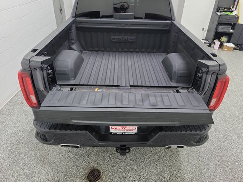 Used 2025 GMC Sierra 1500 Denali w/ Technology Package AWD/4WD image 8