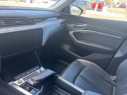Used 2021 Audi e-tron Premium w/ Convenience Plus Package image 23