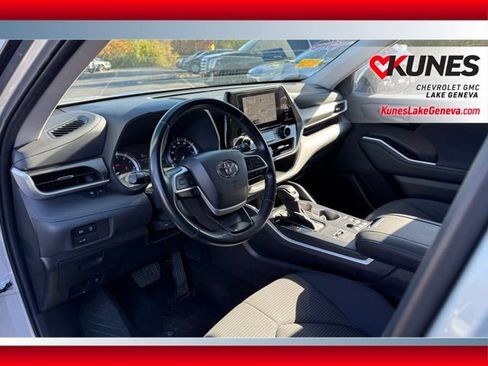 Used 2023 Toyota Highlander LE image 14