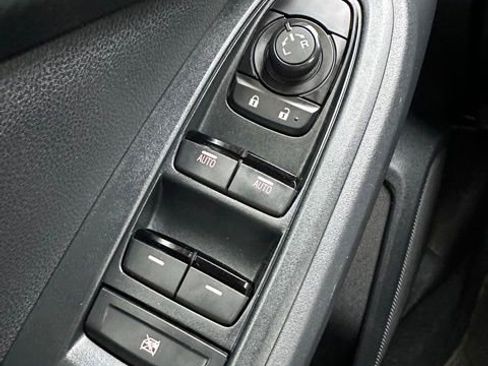 Used 2024 Subaru Crosstrek 2.0i Premium image 17