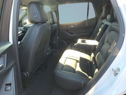 Used 2025 Chevrolet Equinox LT FWD image 6