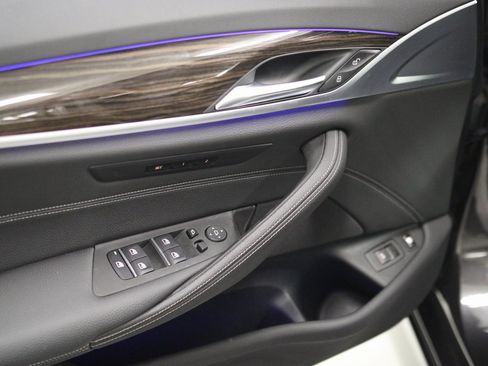 Used 2019 BMW 530e xDrive image 19