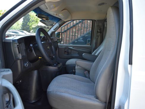 Used 2015 Chevrolet Express 2500 image 7