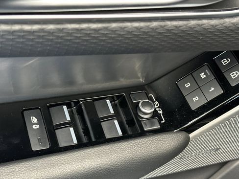 Certified 2021 Land Rover Range Rover Velar R-Dynamic S image 15