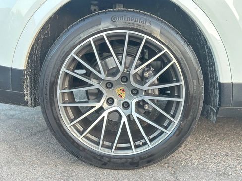 Used 2022 Porsche Cayenne Coupe image 8