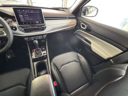 Used 2025 Jeep Compass Limited image 41