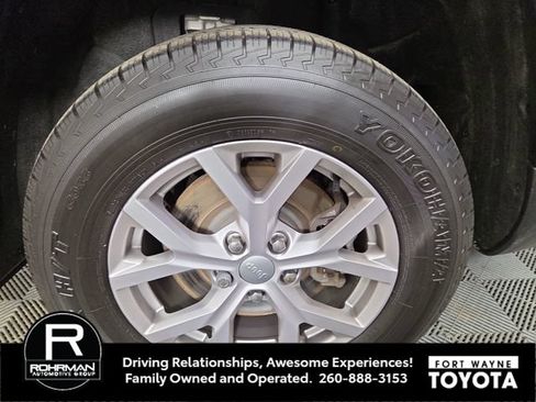 Used 2022 Jeep Grand Cherokee L Limited RWD image 11