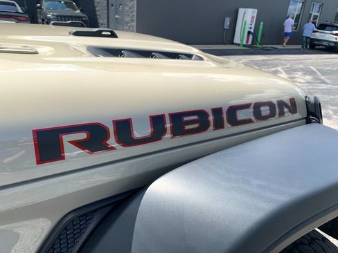 Used 2022 Jeep Gladiator Rubicon AWD/4WD image 32
