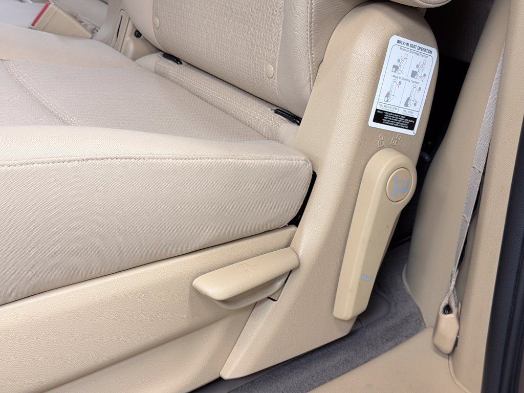 Used 2017 Kia Sedona LX FWD image 20