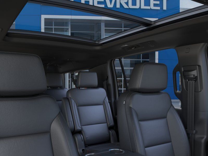 New 2026 Chevrolet Suburban LT w/ Advanced Technology Package AWD/4WD image 25
