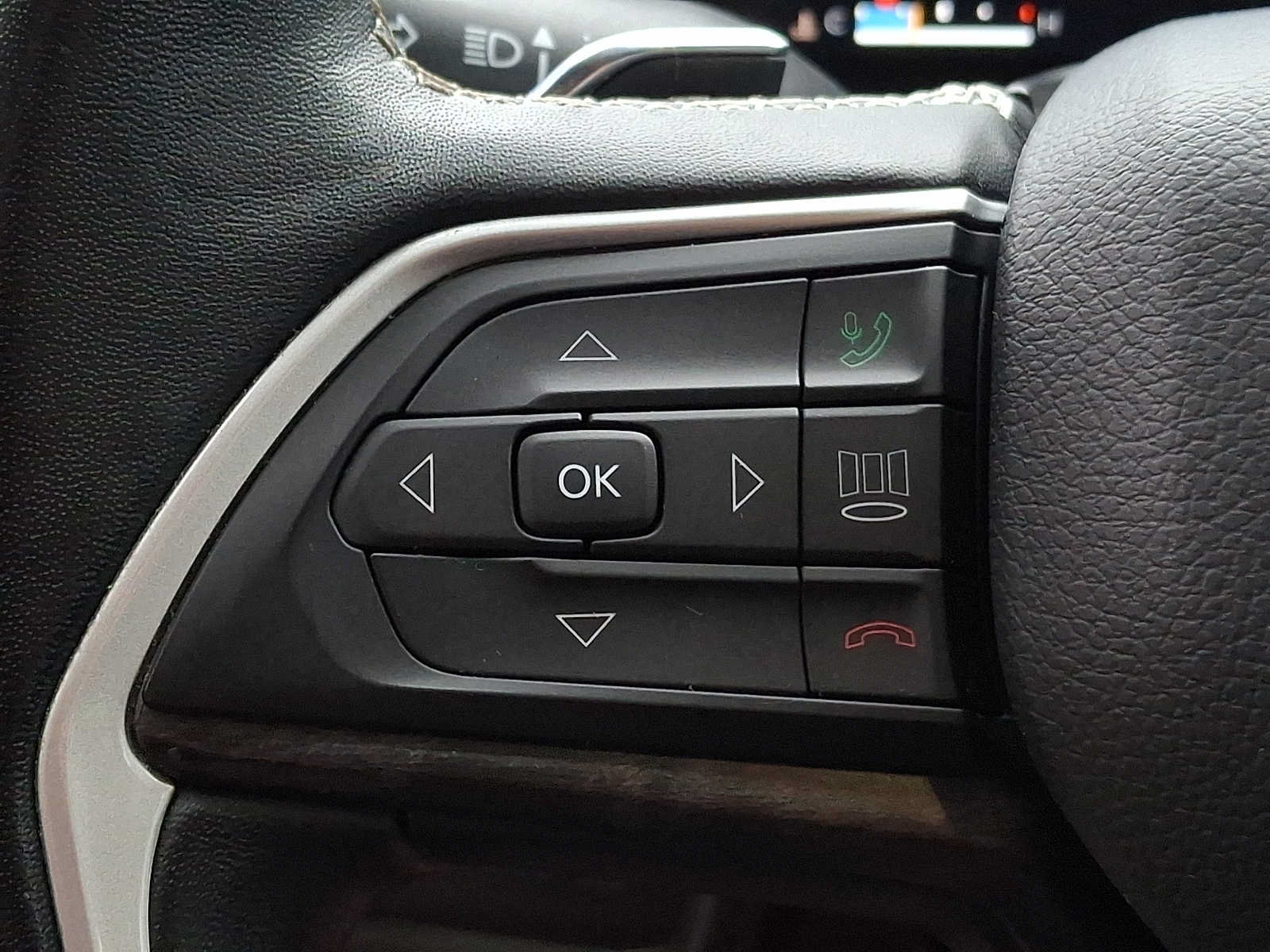 Used 2022 Jeep Grand Cherokee L Limited AWD/4WD image 19