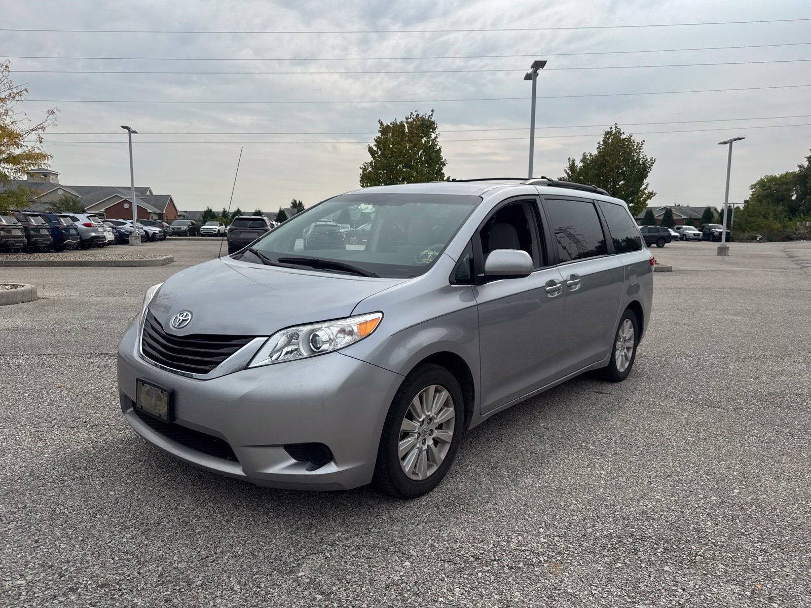 Used 2012 Toyota Sienna LE w/ Towing Pkg AWD/4WD image 3