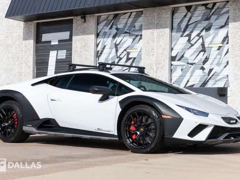 Used 2023 Lamborghini Huracan Sterrato image 22