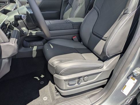 New 2026 INFINITI QX80 Luxe RWD image 14