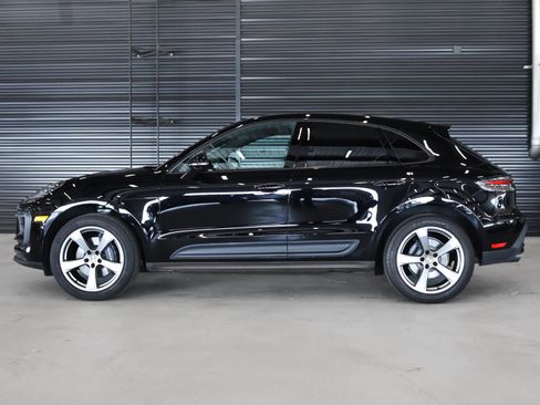 Certified 2023 Porsche Macan AWD/4WD image 2