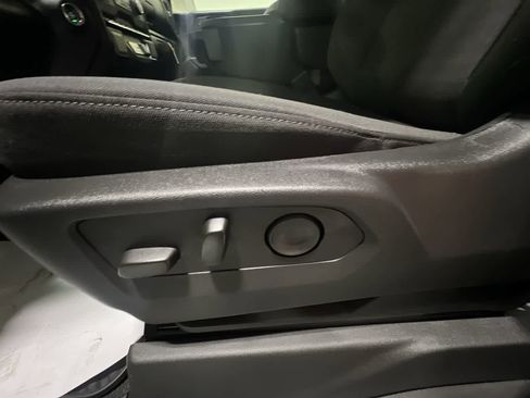 Used 2025 Chevrolet Silverado 1500 Custom image 13