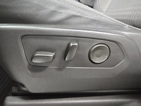Used 2024 Chevrolet Silverado 1500 LT AWD/4WD image 32