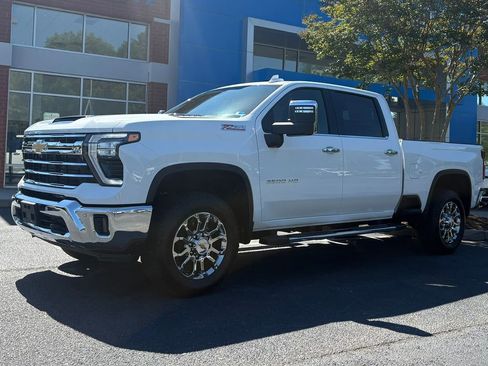 New 2026 Chevrolet Silverado 2500 LTZ w/ LTZ Premium Package AWD/4WD image 1