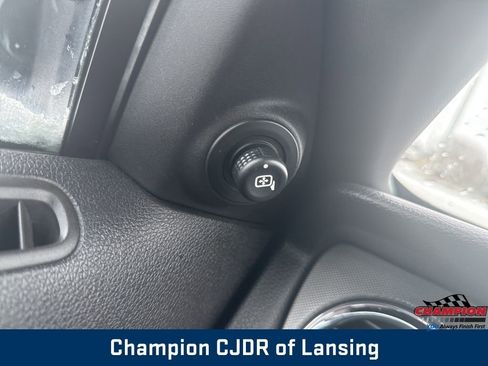 Used 2012 Ford Mustang Coupe image 32