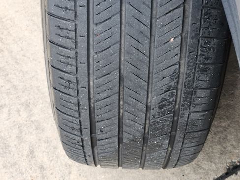 Used 2024 Kia Carnival EX image 10