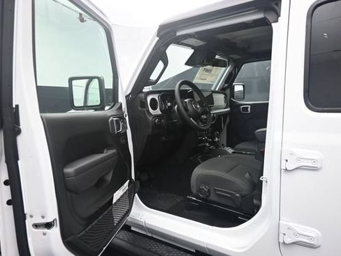 New 2026 Jeep Gladiator Sport AWD/4WD image 12