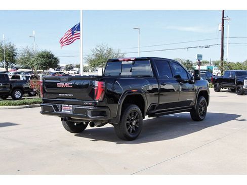 Used 2025 GMC Sierra 2500 AT4 w/ AT4 Premium Plus Package image 5