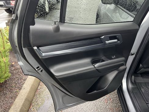 Used 2025 GMC Terrain Elevation w/ Elevation Premium Package image 13